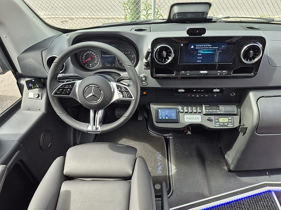 Mercedes-Benz Sprinter 8 of 9