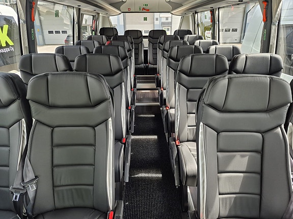 Mercedes-Benz Sprinter 3 of 5