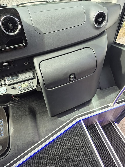 Mercedes-Benz Sprinter 9 of 9