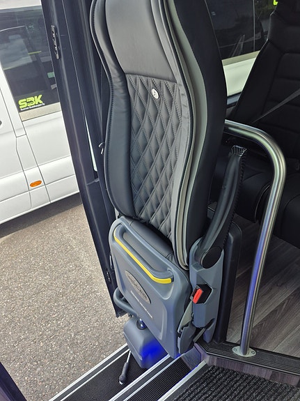 Mercedes-Benz Sprinter 7 of 9
