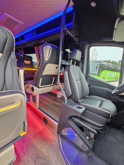 Mercedes-Benz Sprinter 4 of 5
