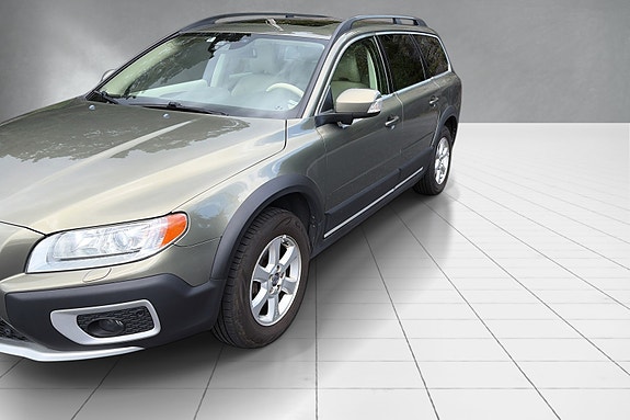 Volvo XC70 2 of 5