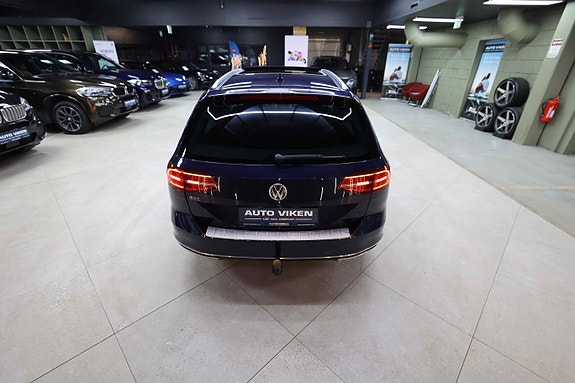 Volkswagen Passat 18 of 30