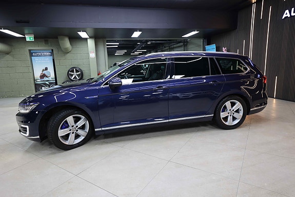 Volkswagen Passat 5 of 30