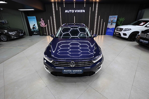 Volkswagen Passat 13 of 30