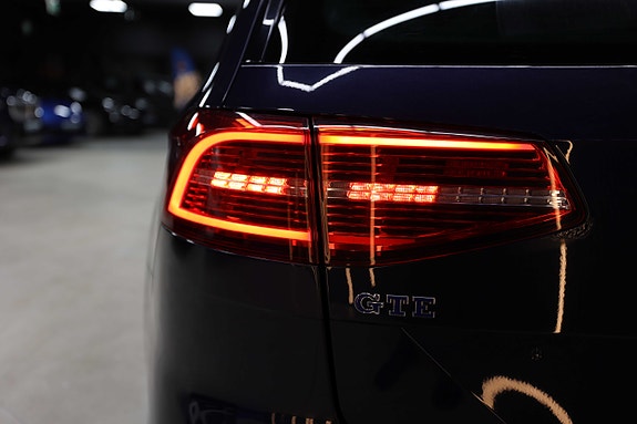 Volkswagen Passat 23 of 30