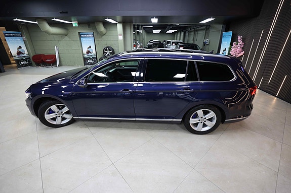 Volkswagen Passat 16 of 30