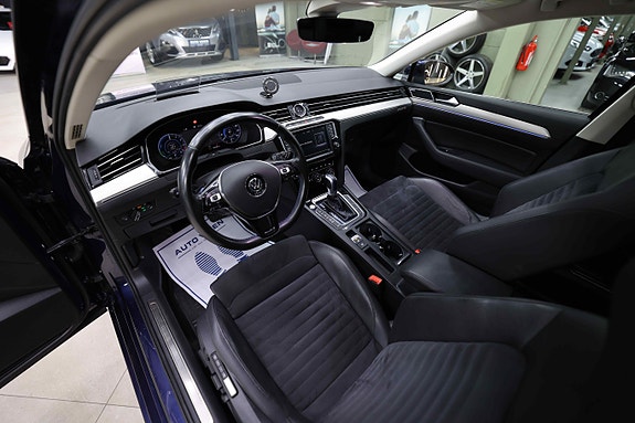 Volkswagen Passat 30 of 30