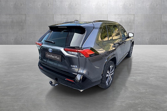 Toyota RAV4 Plug-in Hybrid 5 of 5