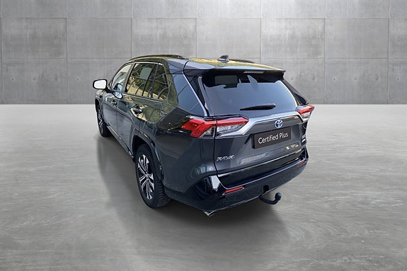 Toyota RAV4 Plug-in Hybrid 3 of 5