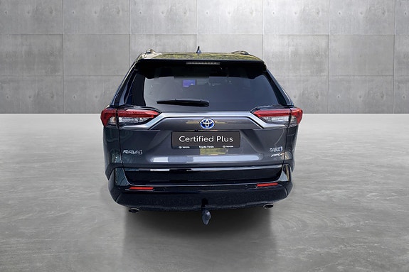 Toyota RAV4 Plug-in Hybrid 4 of 5