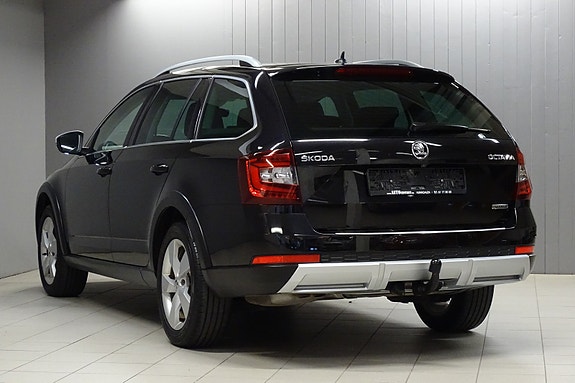 Skoda Octavia Scout 4 of 5