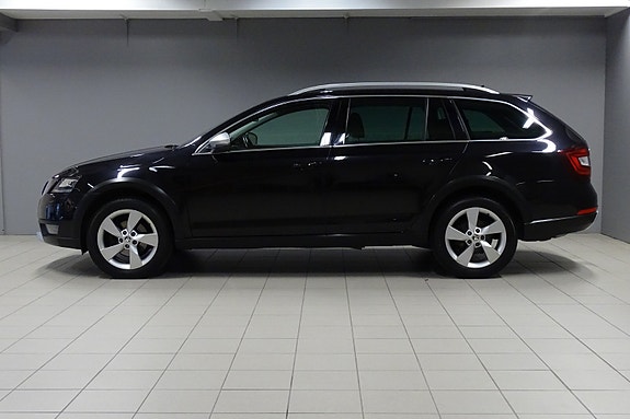 Skoda Octavia Scout 3 of 5