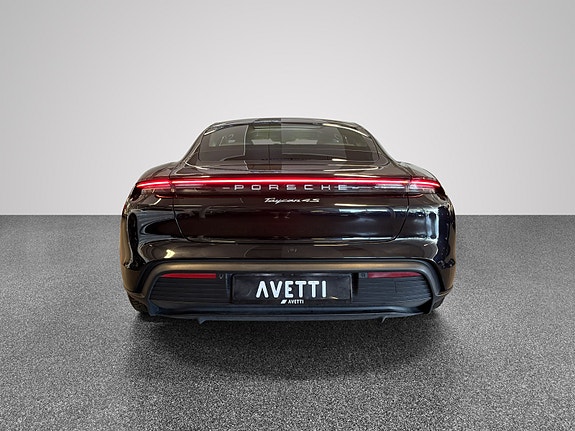 Porsche Taycan 6 of 26