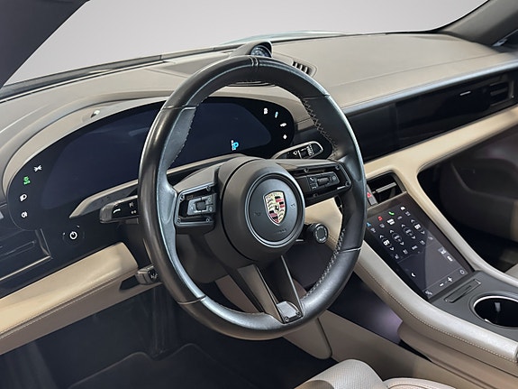 Porsche Taycan 13 of 26