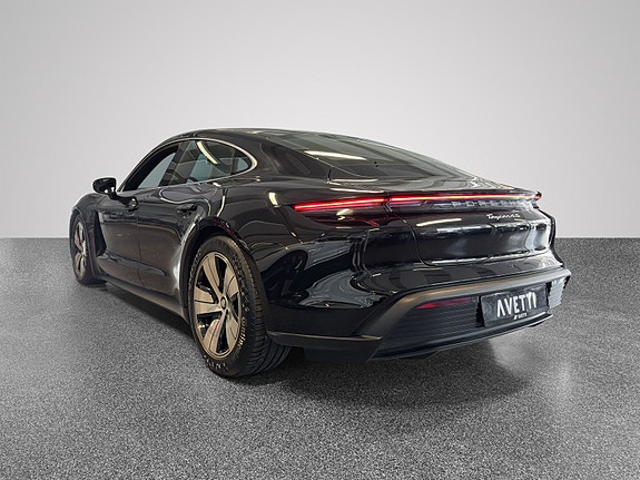 Porsche Taycan 7 of 26