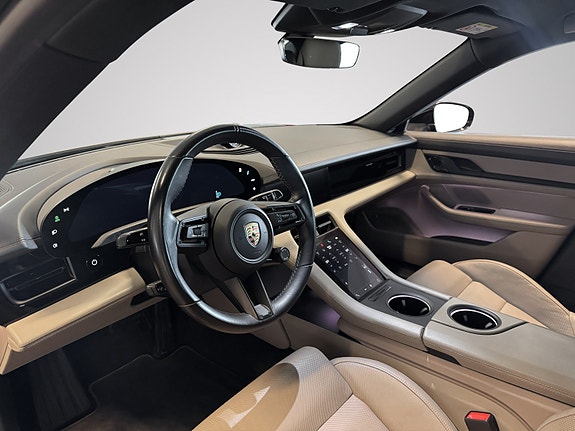 Porsche Taycan 12 of 26
