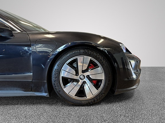 Porsche Taycan 9 of 26