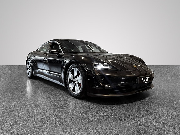 Porsche Taycan 3 of 5