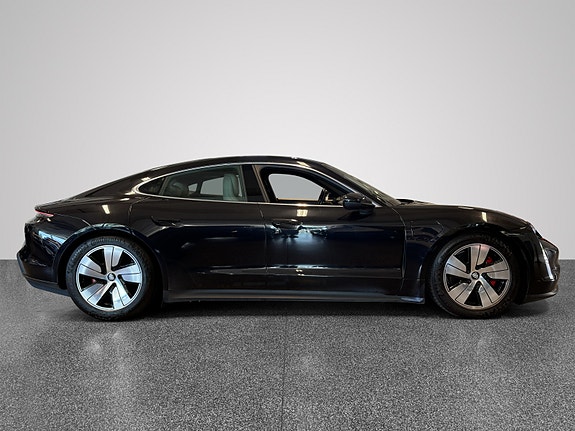 Porsche Taycan 4 of 5