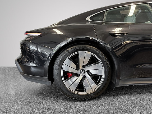 Porsche Taycan 8 of 26