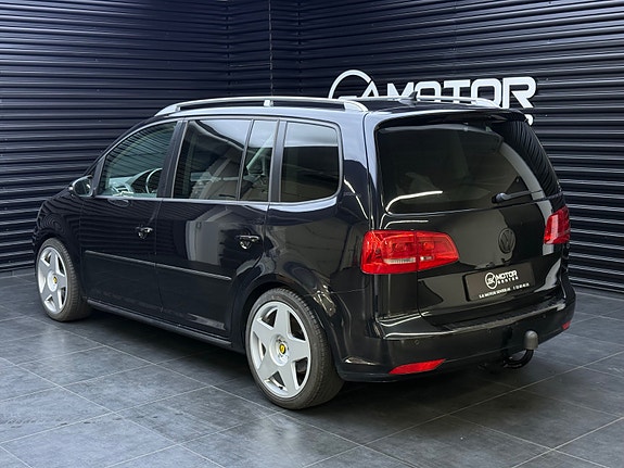 Volkswagen Touran 2 of 5