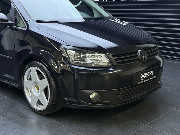 Volkswagen Touran 3 of 5