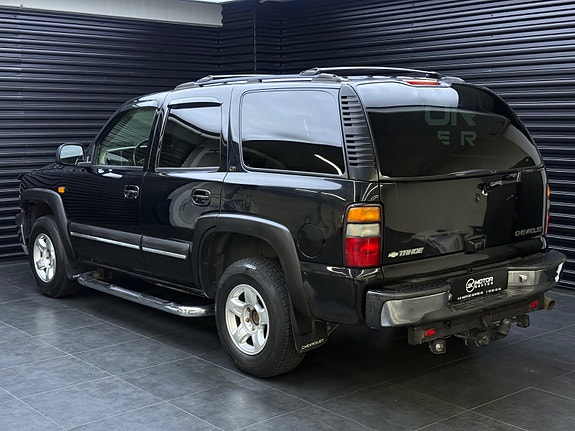 Chevrolet Tahoe 2 of 5