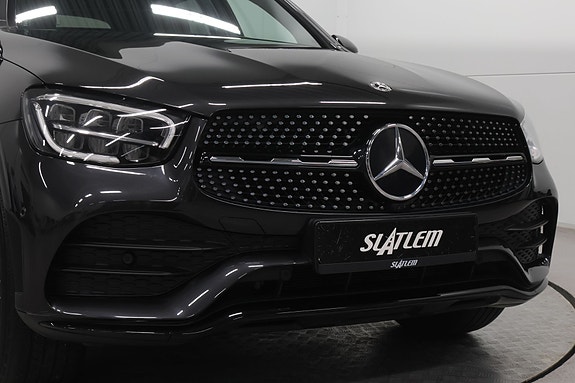 Mercedes-Benz GLC300 e 11 of 30