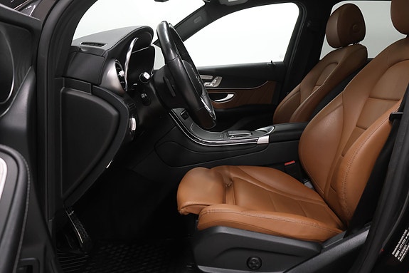 Mercedes-Benz GLC300 e 18 of 30