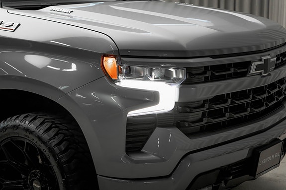 Chevrolet Silverado 3 of 5