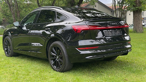 Audi e-tron Sportback 3 of 5