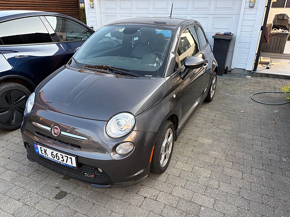 Fiat 500e 2 of 5