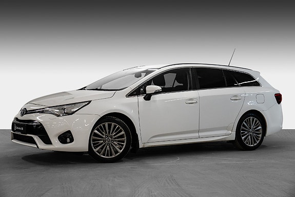 Toyota Avensis 2 of 5