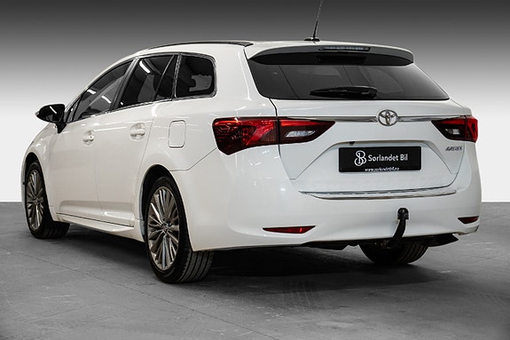 Toyota Avensis 4 of 5