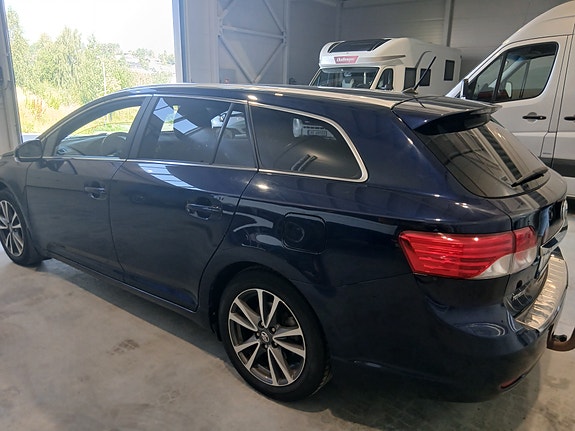 Toyota Avensis 3 of 5