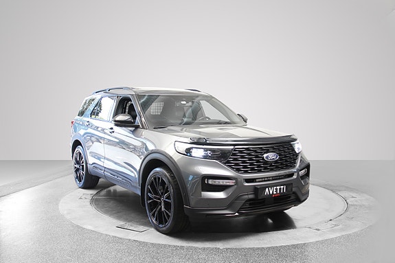 Ford Explorer 3 of 5