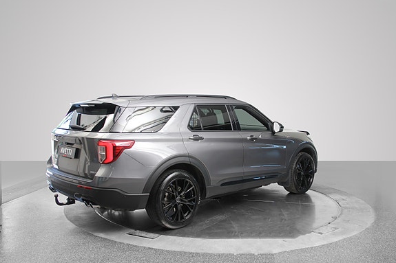 Ford Explorer 4 of 5
