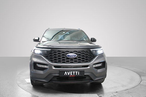 Ford Explorer 2 of 5