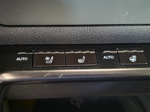 Lexus UX300e 30 of 30
