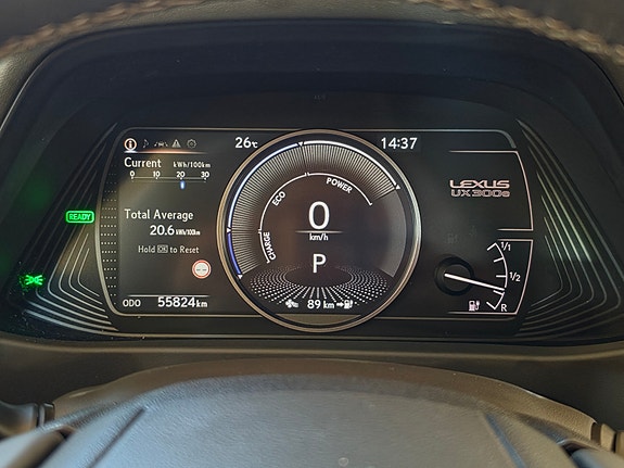 Lexus UX300e 17 of 30