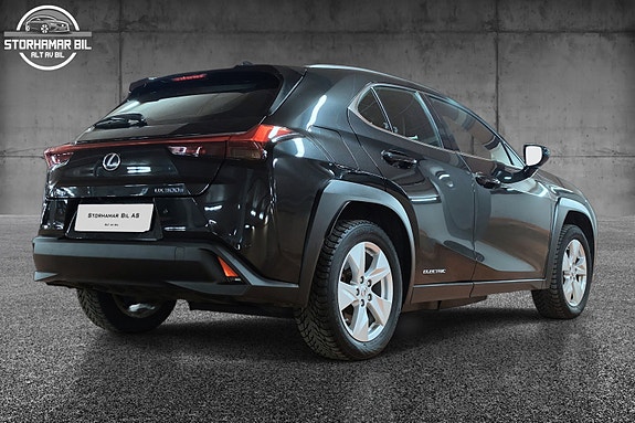 Lexus UX300e 11 of 30