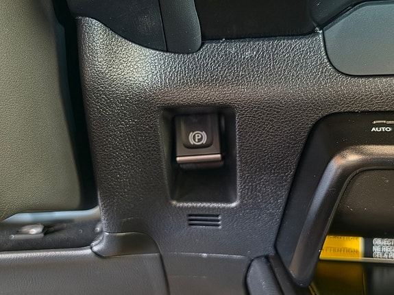 Lexus UX300e 28 of 30