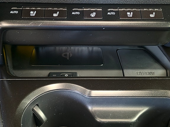 Lexus UX300e 29 of 30