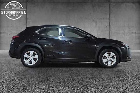 Lexus UX300e 12 of 30