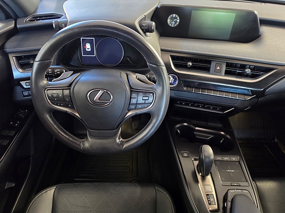 Lexus UX300e 15 of 30