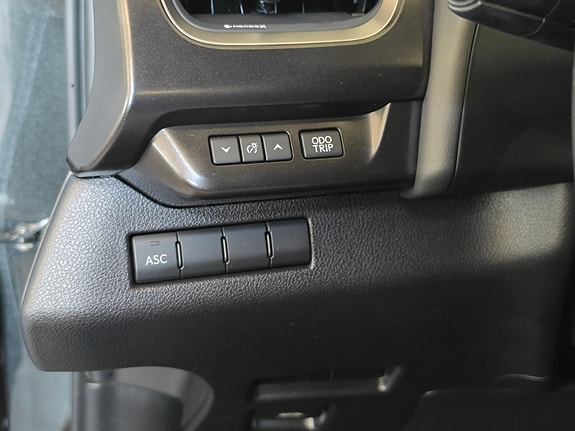 Lexus UX300e 19 of 30