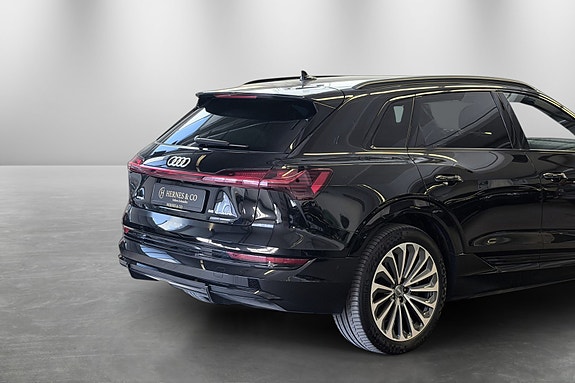 Audi e-tron 5 of 5
