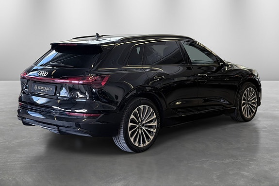 Audi e-tron 4 of 5