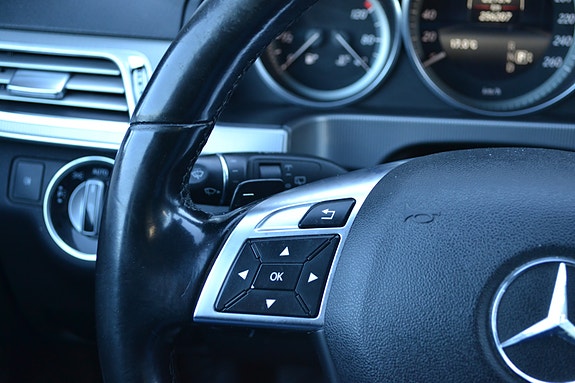 Mercedes-Benz E200 18 of 29